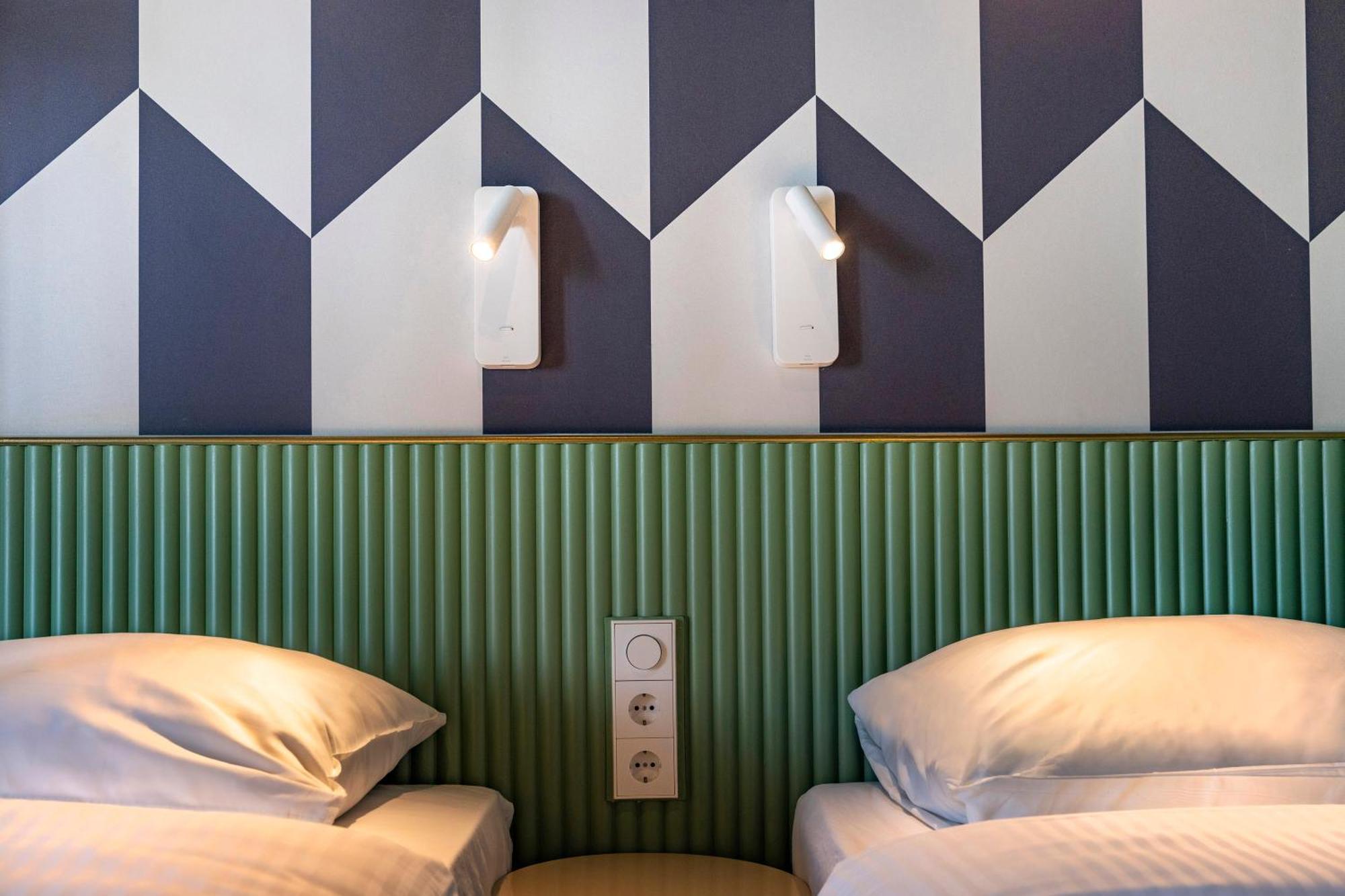 Tourist Inn Hotel Amsterdam Dış mekan fotoğraf