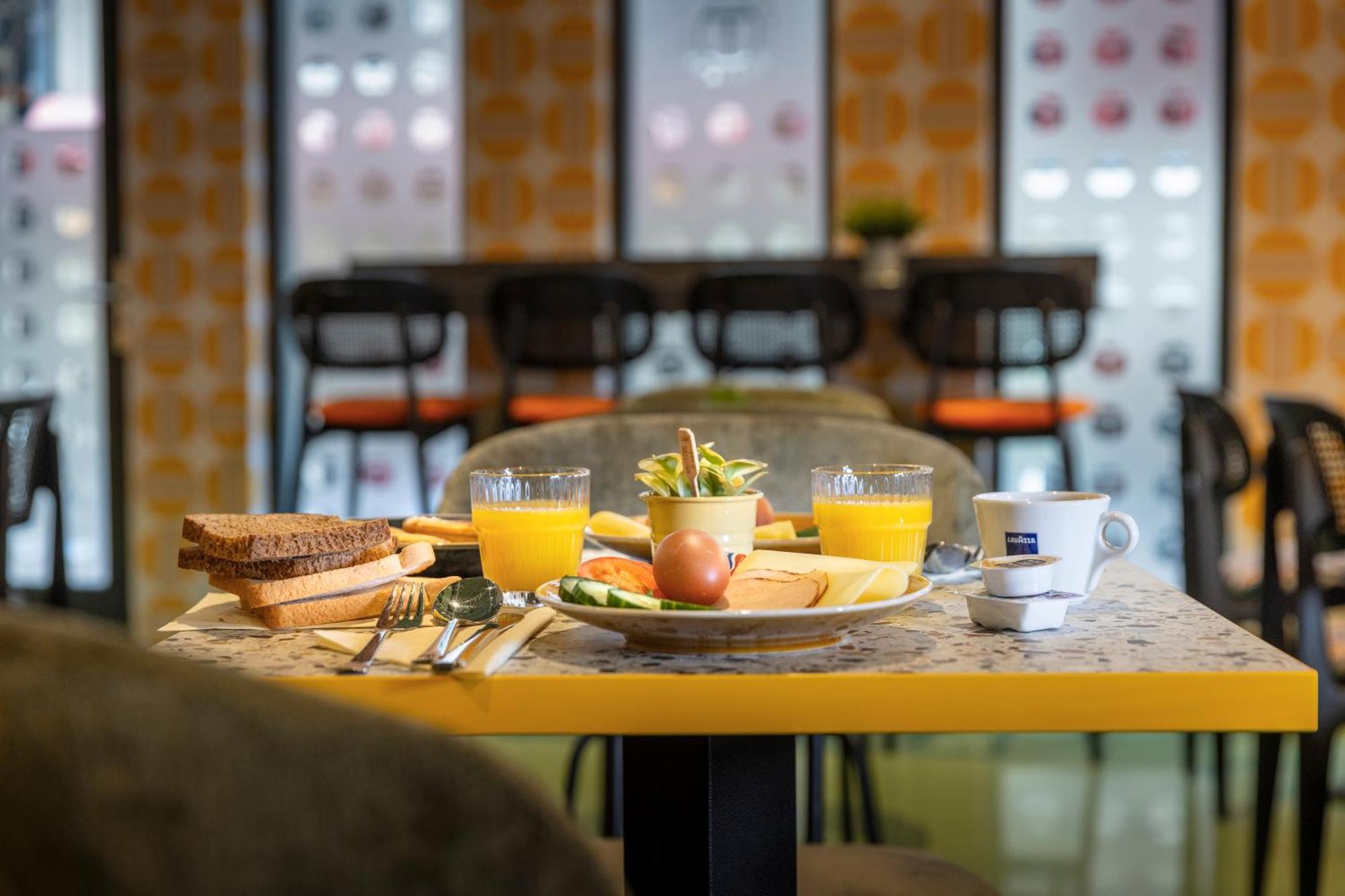 Tourist Inn Hotel Amsterdam Dış mekan fotoğraf
